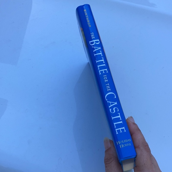 “The battle for the castle” hardback novel - Picture 4 of 12